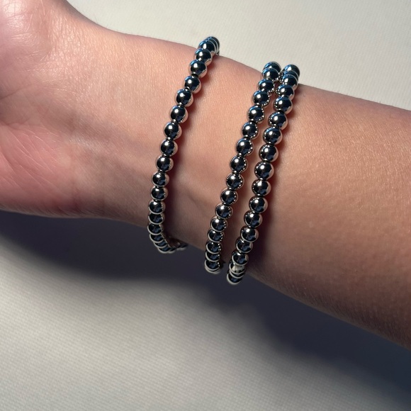 Elegant Silver Beaded Bracelet - Picture 2 of 4